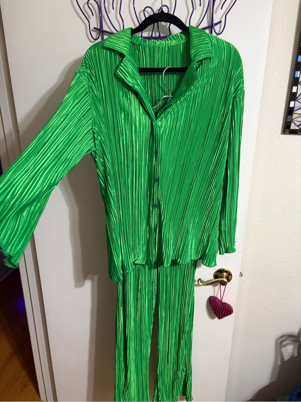 💜 Medium Vibrant Green Pleated Women’s Two-Piece Pajama Set
